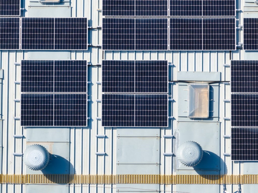 solar-panels-on-top-of-commercial-buildings